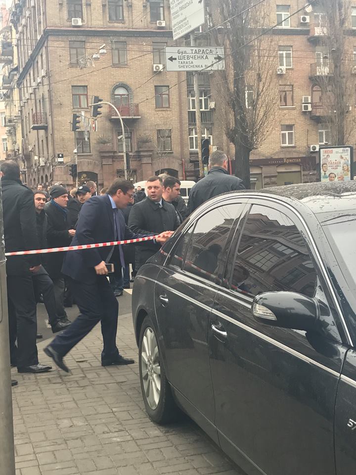 Юрій Луценко на місці вбивства Дениса Вороненкова