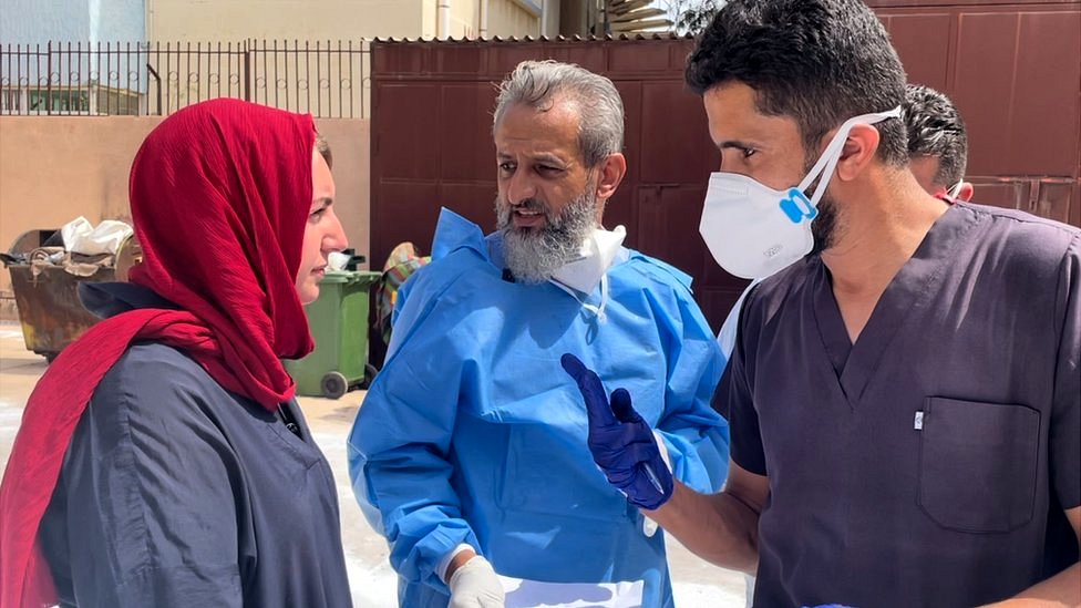 Reporter BBC Anna Foster berbicara kepada dokter dan mereka yang terlibat dalam upaya penyelamatan di Libia.