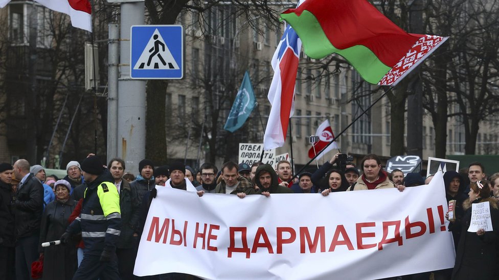 Акції протесту у Білорусі тривають попри те, що Олександр Лукашенко призупинив дію указу про встановлення 