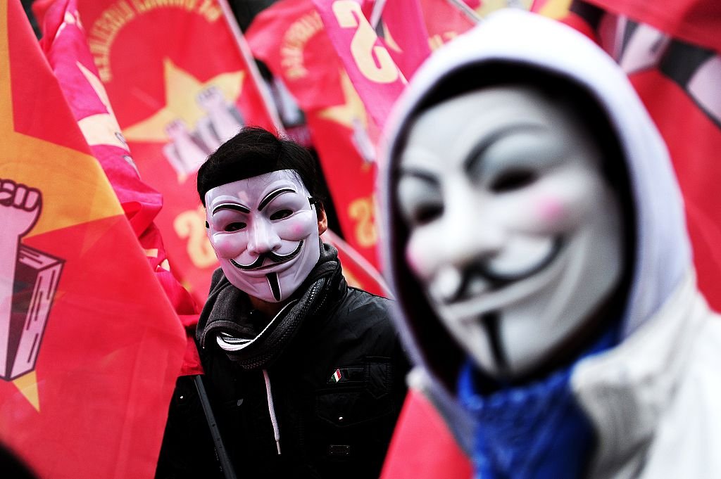 La máscara de Guy Fawkes, personaje que participó en la "conspiración de la pólvora"se ha convertido en un símbolo de resistencia social. Máscara