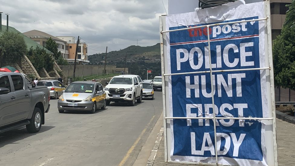 Titular de un periódico en Lesoto