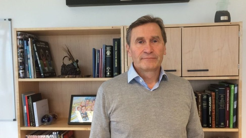 "En nuestro primer año en 1994 tuvimos alrededor de 50.000 visitantes, y este año daremos la bienvenida a 1,3 millones", afirma Grimur Sæmundsen, director ejecutivo del balneario de Laguna Azul. Grimur Sæmundsen, director ejecutivo del balneario de Laguna Azul.