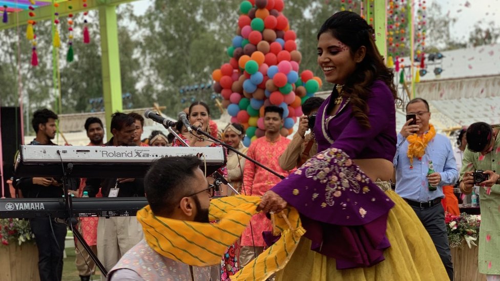 Las cartas astrales suelen tener su rol en los matrimonios arreglados. Boda en India