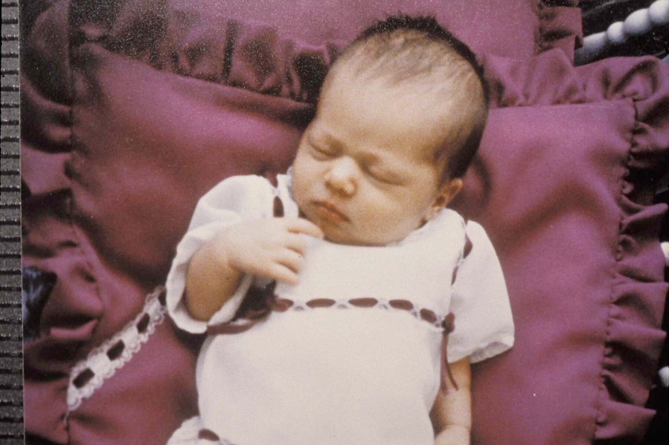 Азария Чемберлен сфотографирована в 1980 году, когда ей было всего несколько недель
