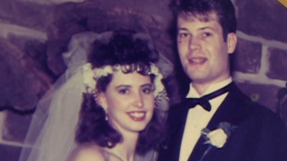 Пол Саммерс и его жена Моника в день свадьбы
