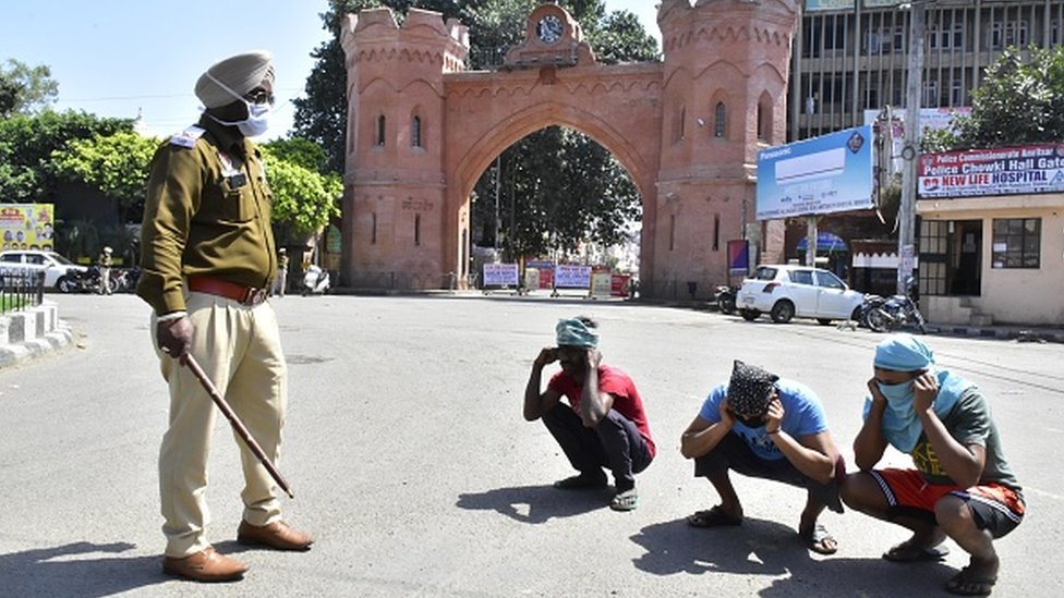 полиция вводит комендантский час в Пенджабе
