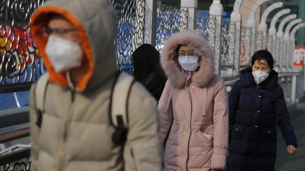 Люди в масках в Пекине