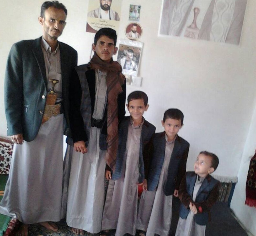Зайд Тайиб (слева) со своими сыновьями Юсефом, 14 лет, Ахмедом, 11 лет, Али, 9 лет, и Мохаммедом, 5 лет