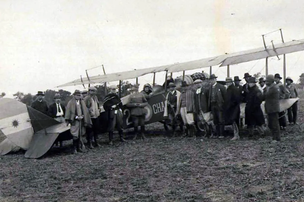 Photo of the plane taken by the German ethnologist Roberto Lehmann-Nitsche