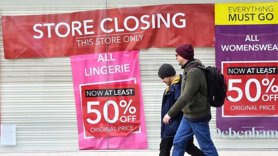 More than 17 000 chain store shops closed last year