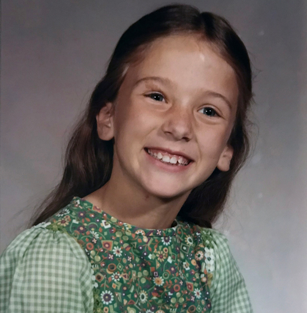 Mary (más tarde Lindsay) en la escuela primaria.