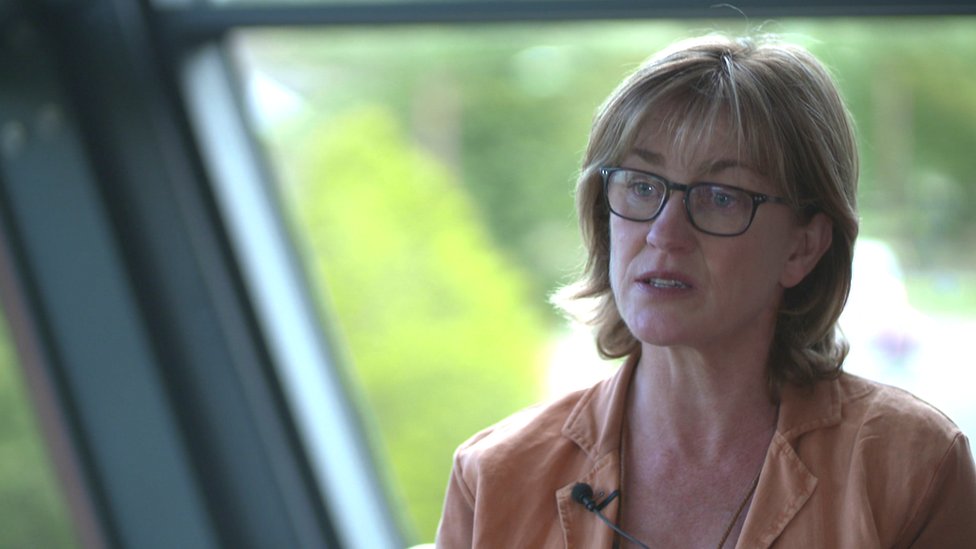 الذكاء الاصطناعي: كيف يمكن أن يكون للصور الإباحية عميقة التزييف آثار "مدمرة"؟ 3 Prof Clare McGlynn