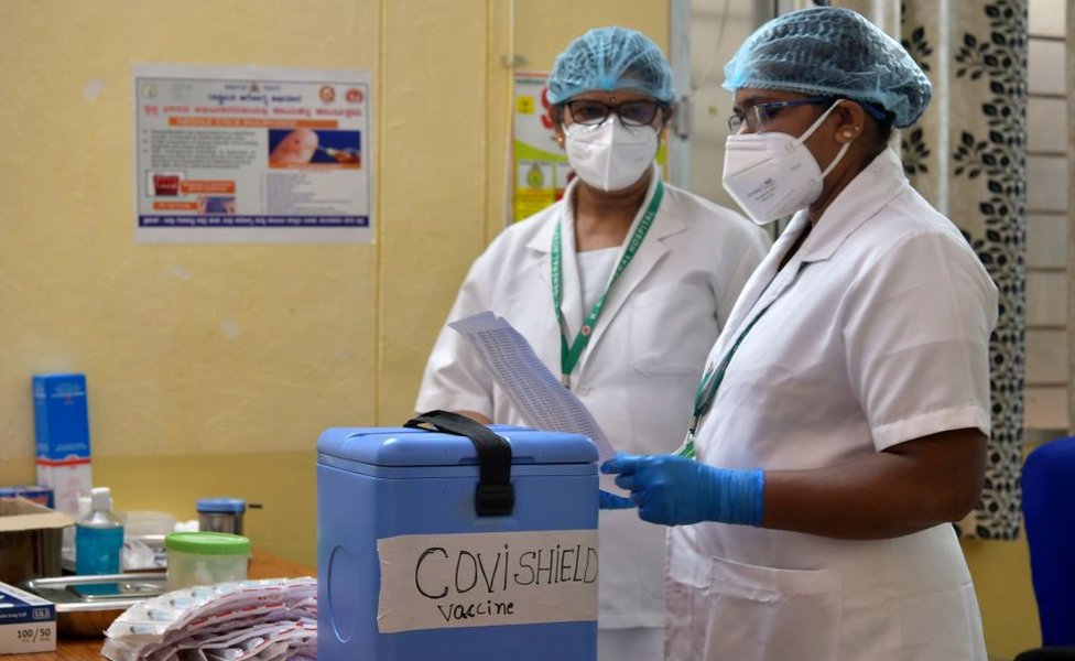 Nurses prepare to administer a Covid-19 coronavirus vaccine to health workers at the KC General hospital in Bangalore on January 16, 2021.
