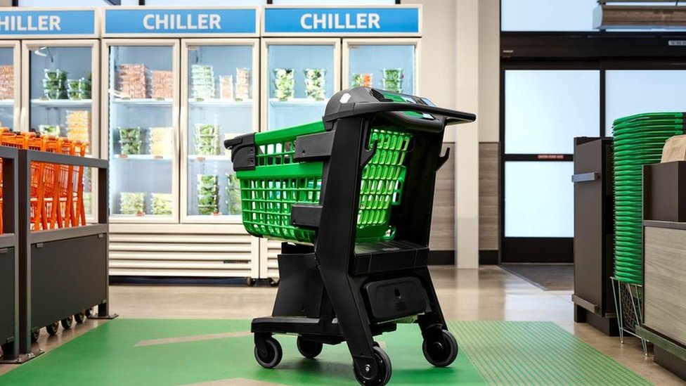 Hi-tech shopping trolley