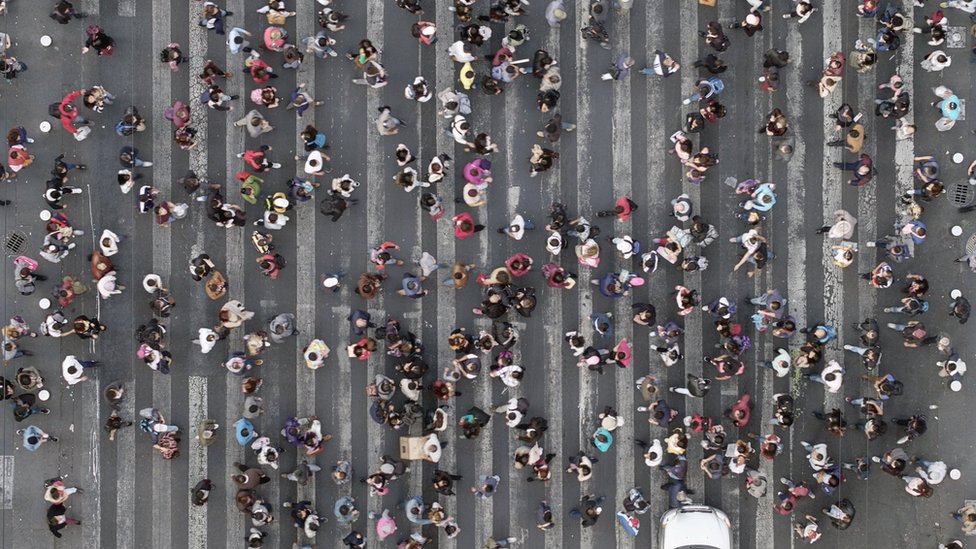El Centro Histórico de Ciudad de México es una de las zonas en las que confluyen miles de personas de toda la capital mexicana. (Foto: Santiago Arau) Transeúntes en el centro de Ciudad de México Foto: Santiago Arau