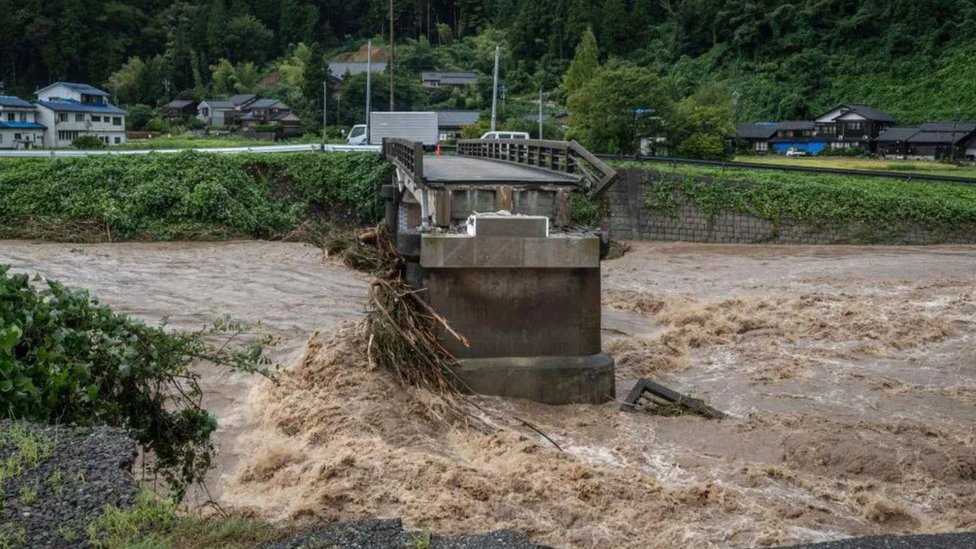 Porušeni most u Japanu