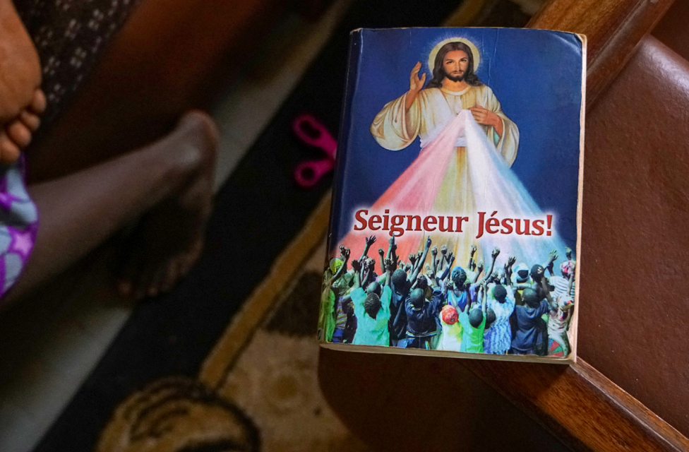 Книга под названием Seigneur Jesus