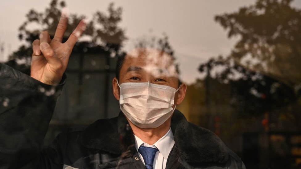 4月8日零時起，作為中國新冠肺炎疫情中心的武漢將解除離漢離鄂通道"」管控措施。