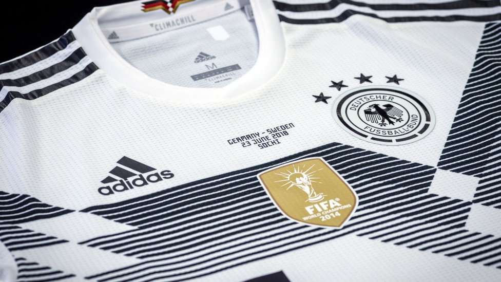 Camiseta de Adidas.