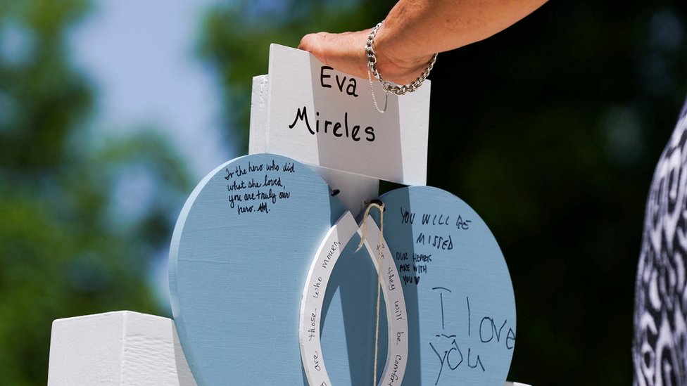 Tributo a Eva Mireles, una de las maestras asesinadas en Uvalde, Texas