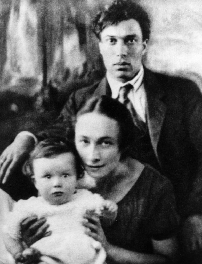 Boris Pasternak com sua esposa e filho em 1924