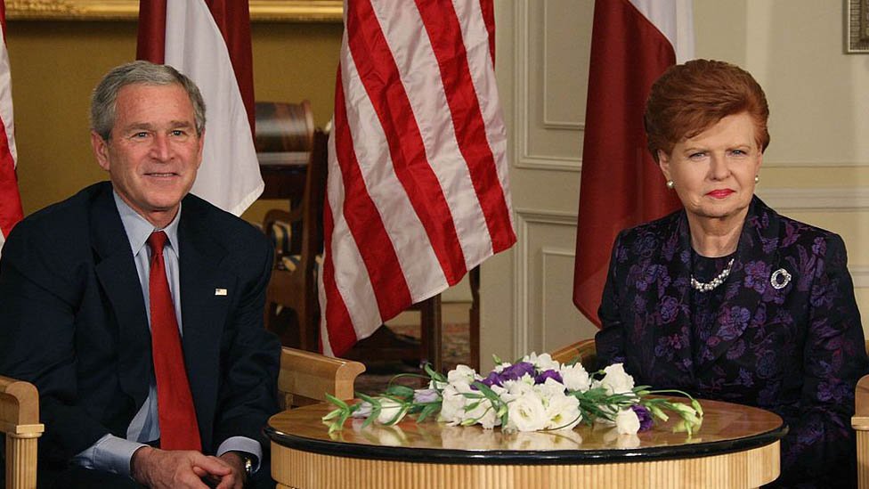 Vaira meeting former President George W Bush in Riga, 2006