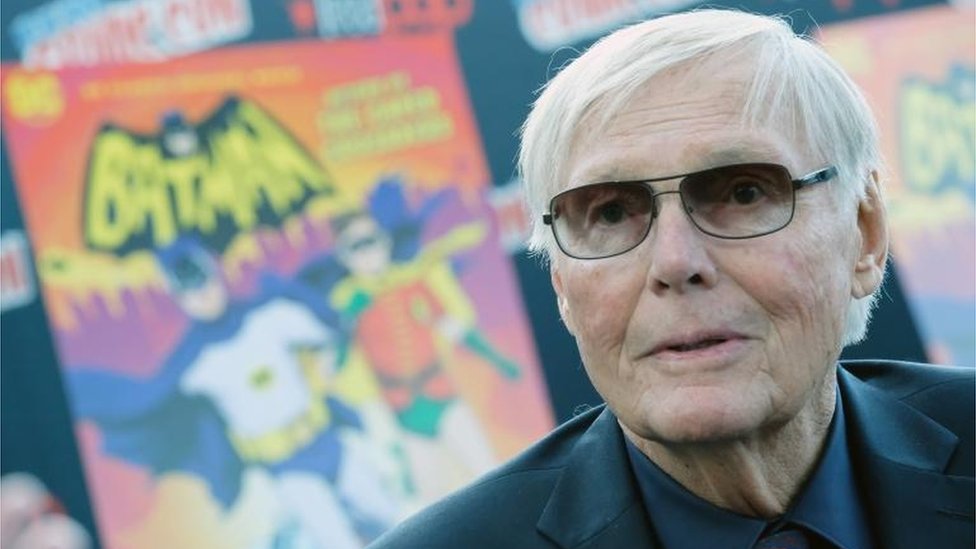 Adam West tenía 88 años y murió de leucemia. Adam West