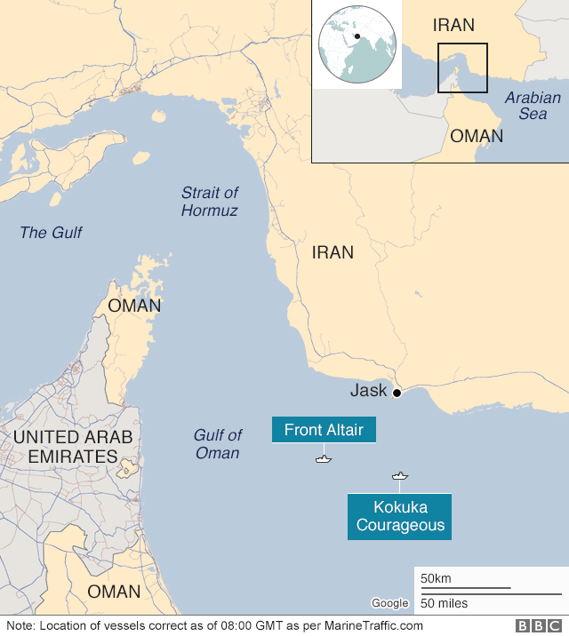 Карта, показывающая местоположение двух судов по состоянию на 08:00 GMT