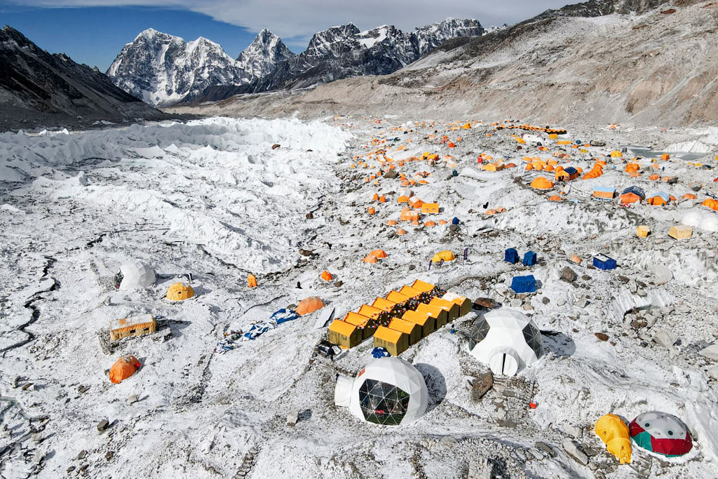 Visão panorâmica do acampamento base no Everest