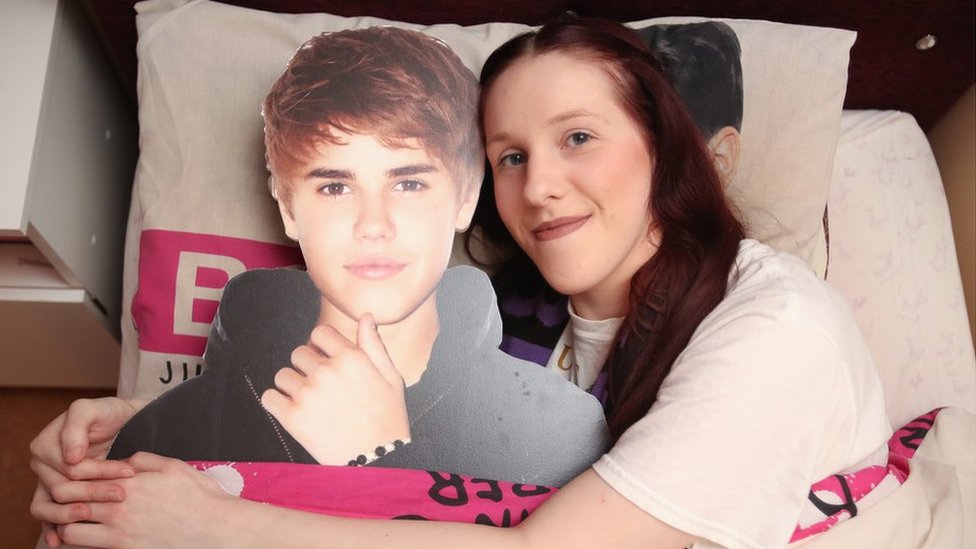 Bieber fan who changed surname reveals obsession - BBC News