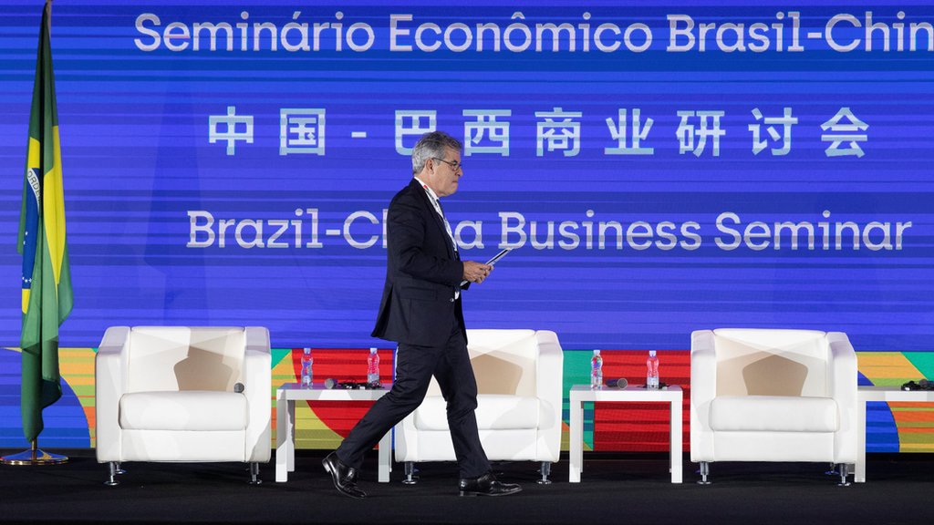 رئيس وكالة ترويج الصادرات والاستثمار البرازيلية خورخي فيانا يحضر ندوة الأعمال البرازيلية الصينية في بكين