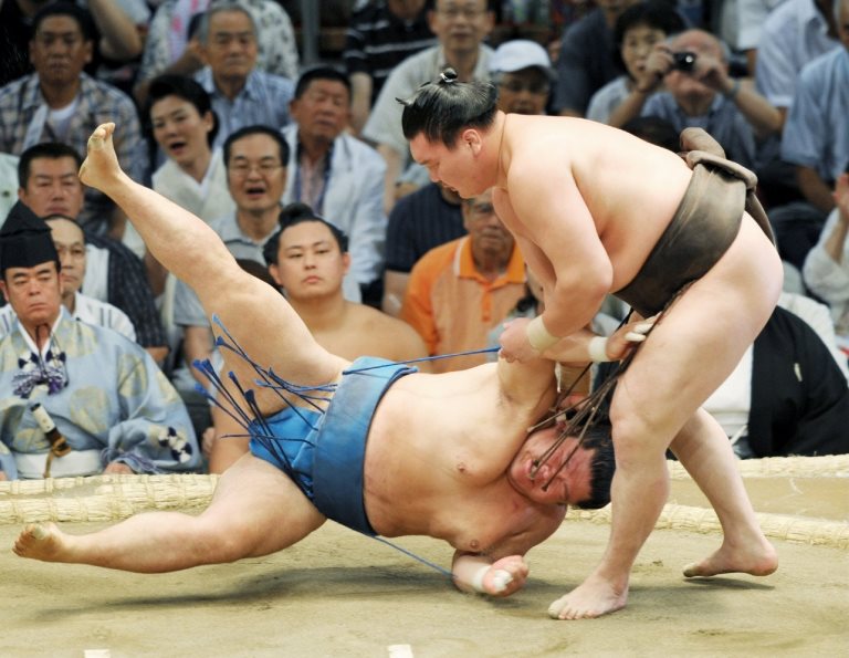 El sumo es un deporte que lleva unos 15 siglos practicándose en Japón. (Foto: JIJI PRESS/AFP/Getty Images) Lucha de sumo. (Foto: JIJI PRESS/AFP/Getty Images)