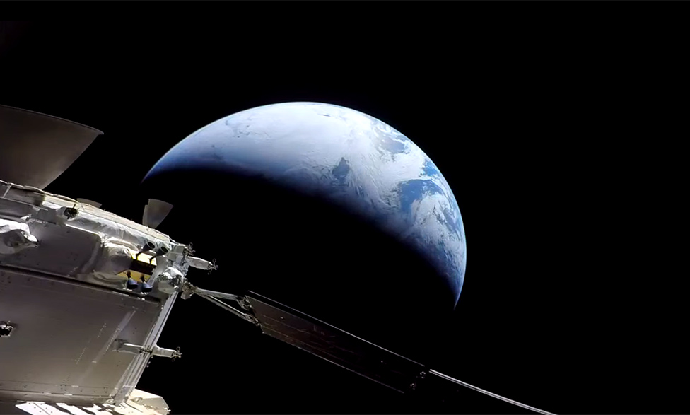 回程：攝像機直播太空艙接近地球的過程