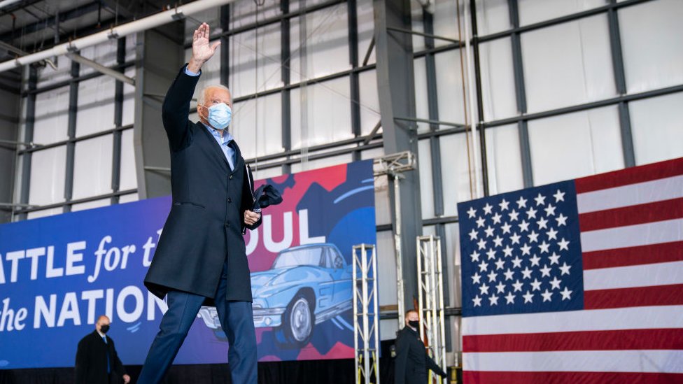 Mr Biden made a last-minute campaign stop for a drive-in rally in Ohio