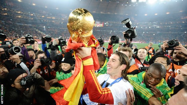 Sergio Ramos lifts the World Cup in 2010