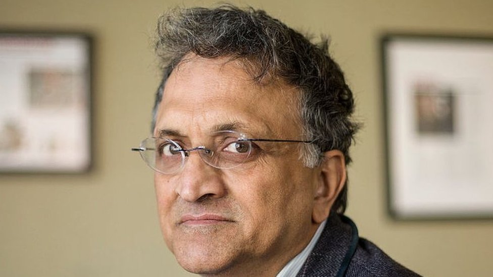 Ramachandra Guha: How the right wing hounded out a Gandhi biographer