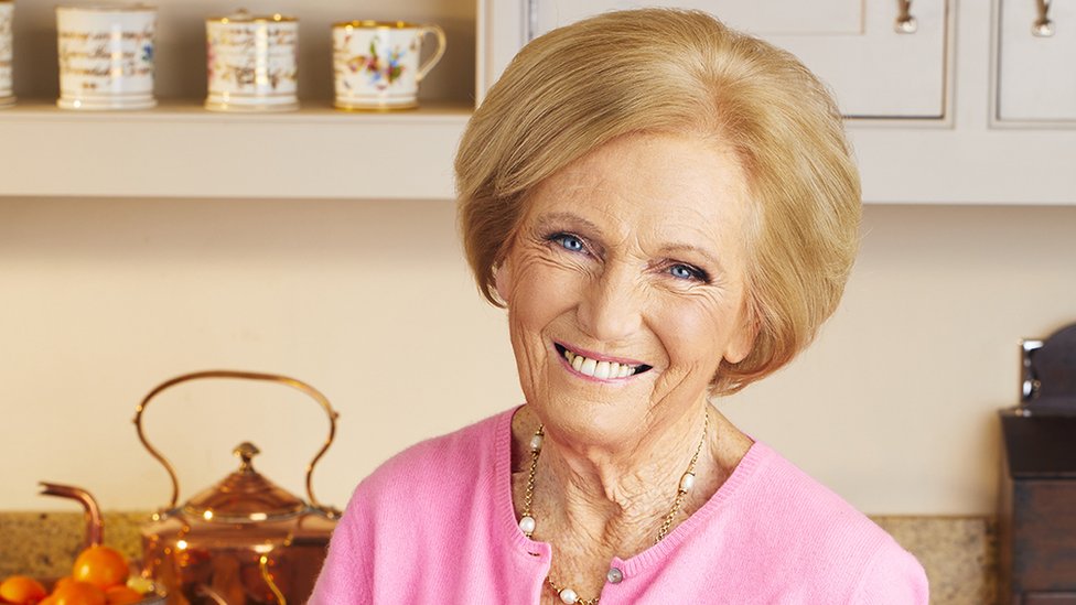 Mary Berry | Quanti Anni, Colore Dei Capelli, Colore Degli Occhi ...