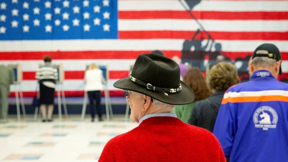 Избиратели голосовали на выборах штата и местных властей в Вирджинии