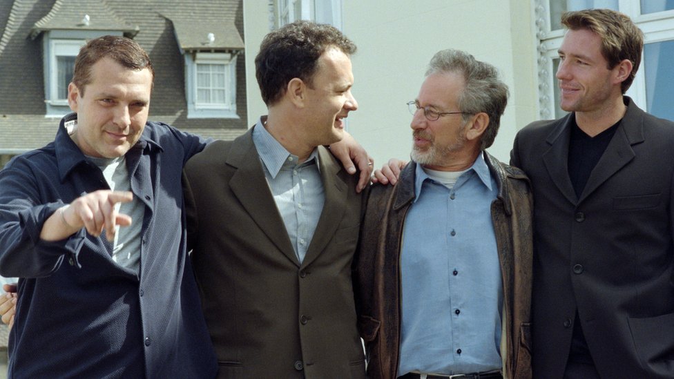 (from L),US actors Tom Sizemore, Tom Hanks, US film director Steven Spielberg and actor Edward Burns pose for the presentation of Spielberg's last movie "Saving private Ryan", on September 05, 1998, during the 24th Deauville American movie Festival.