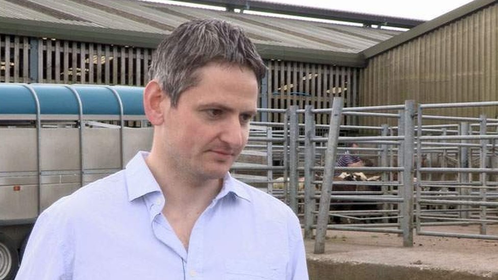 James Johnston es el director del mercado de ganado que fundó su abuelo en Enniskillen. james Johnston