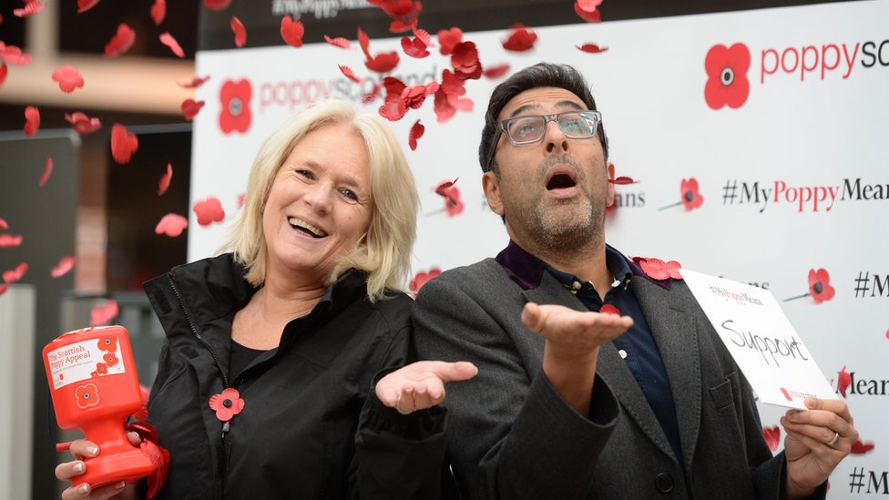Санджив Кохли и Ингер Стивенсон, организатор сбора средств в Poppyscotland, запускают в этом году программу Scottish Poppy Appeal