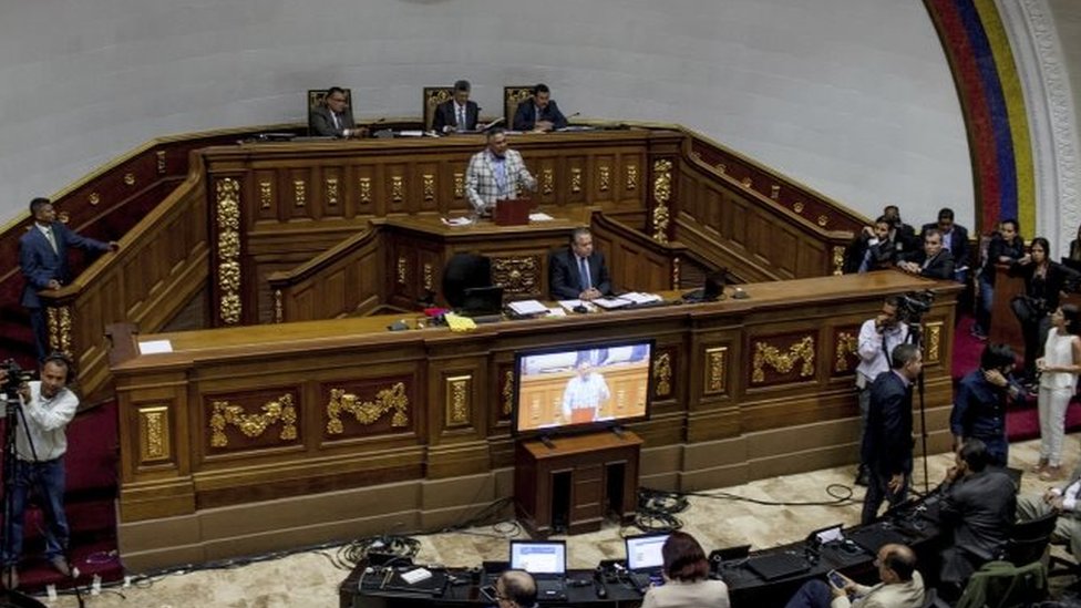 Депутаты проводят экстренное заседание в Каракасе, Венесуэла. Фото: 25 октября 2016 г.