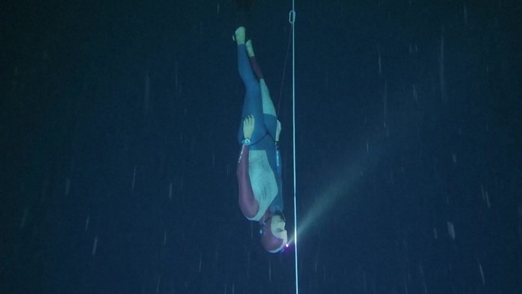 French freediver breaks deep dive world record