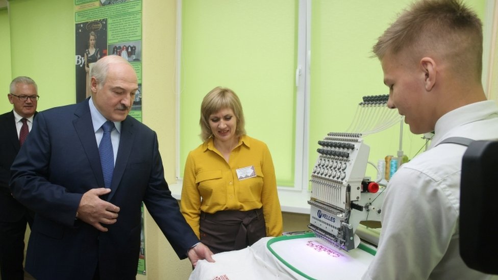 Президент Беларуси Александр Лукашенко посетил Барановичский техникум сферы услуг в Барановичах, Беларусь, 1 сентября 2020 года.