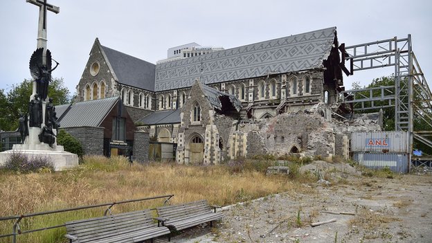 Руины старого собора Крайстчерча, сильно пострадавшие в результате землетрясения в феврале 2011 года