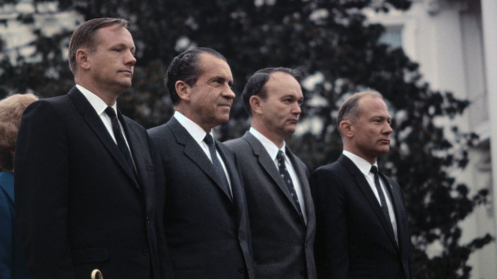 De izquierda a derecha, Neil Armstrong, Richard Nixon, Michael Collins y "Buzz" Aldrin.