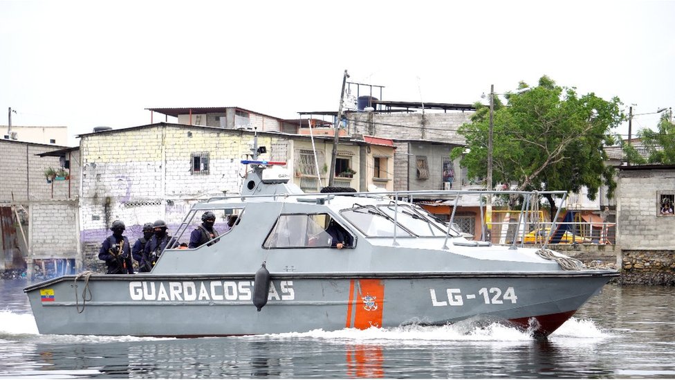Čamac obalske straže u patroli oko Gvajakila
