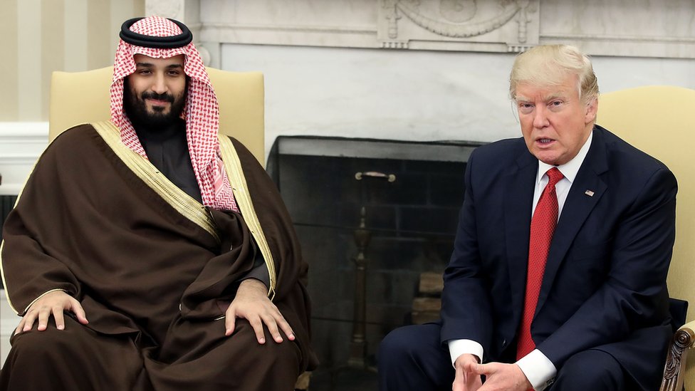 Президент Дональд Трамп (справа) встречается с Мохаммедом бен Салманом, заместителем наследного принца и министром обороны Королевства Саудовская Аравия, в Белом доме в марте.