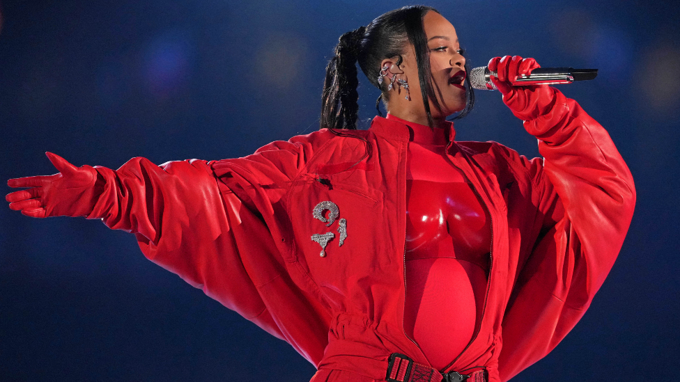 Rihanna reveals she's pregnant at Super Bowl half-time show - BBC News