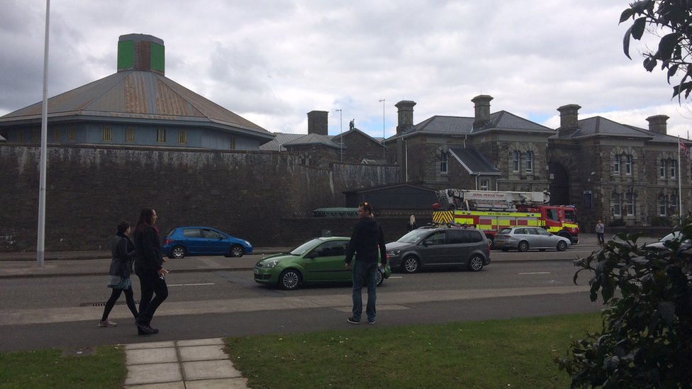 Three prisoners gain access to Swansea Prison roof - BBC News